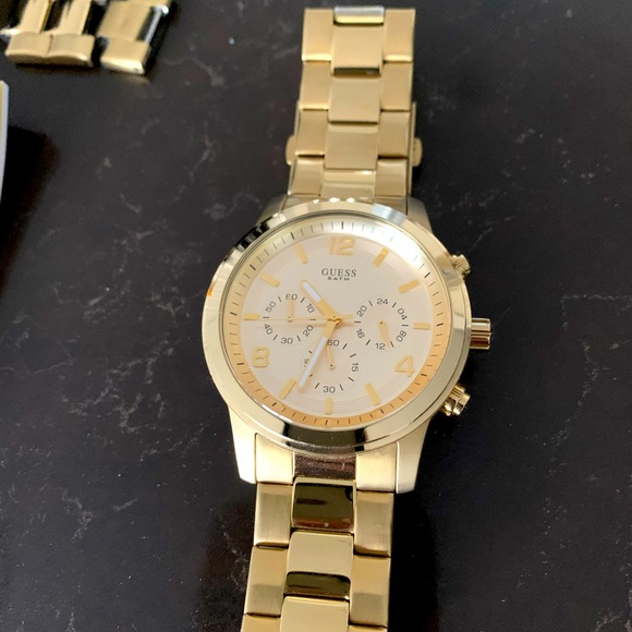 Ladies GUESS gold watch - Picture 5 of 6